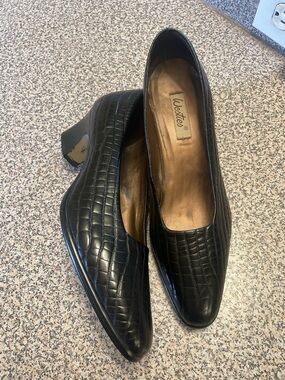 Vintage Westies Black Croc-Embossed Mid Block Heel Pumps